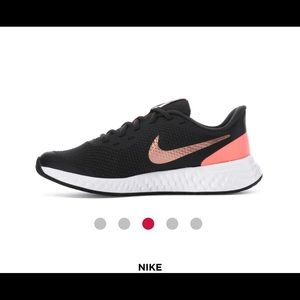 Nike Revolution